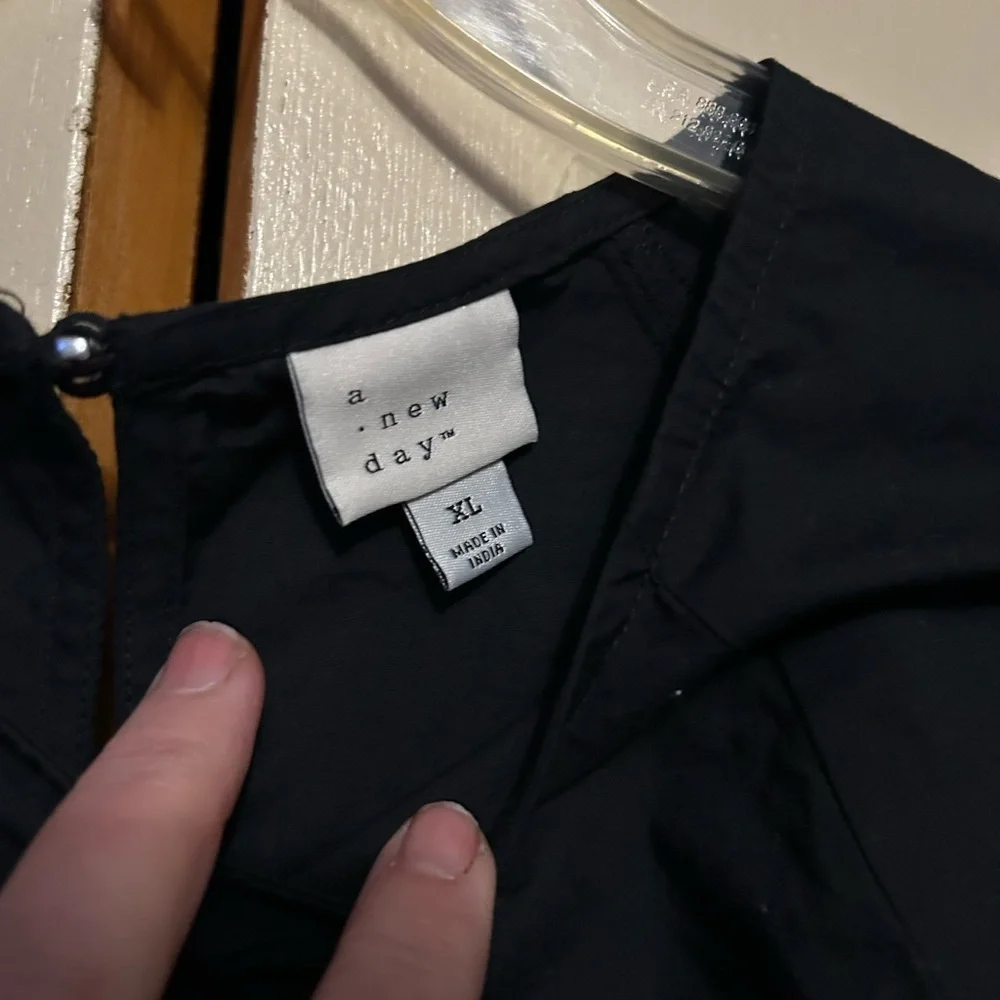 A New Day Black Boxy Crop Blouse - Picture 2 of 5